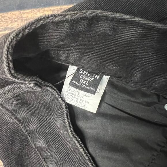 Shein Curve Women's Plus Size 0XL Black Highwaisted Distressed Jeans - Picture 2 of 4